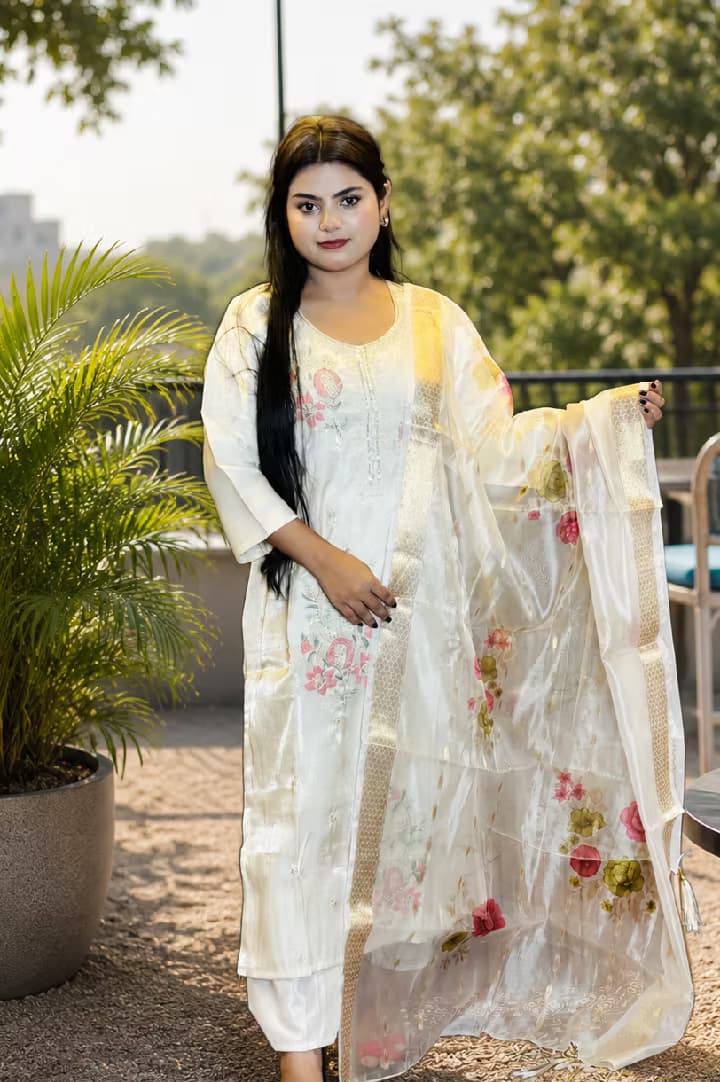 Ivory Floral Embroidered Kurta Pant & Organza Dupatta Set